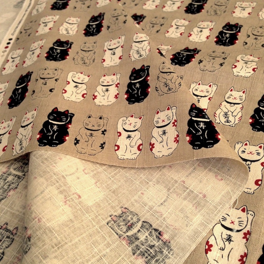 Tissu de coton motif traditionnel japonais au chat porte bonheur