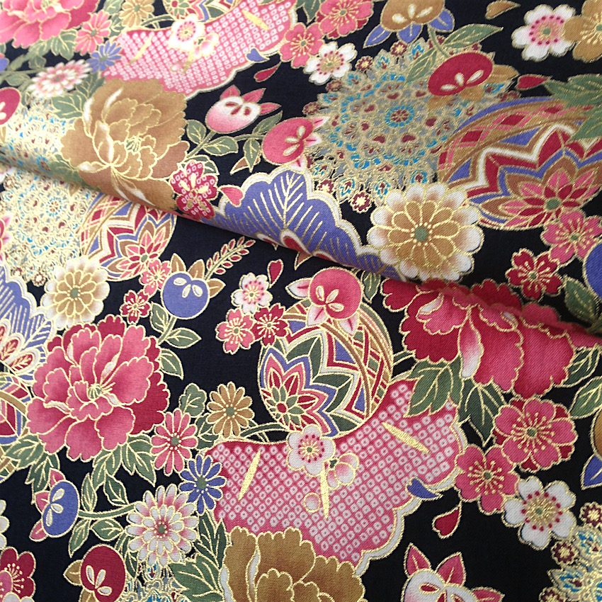 Tissu japonais motif  traditionnel Fleurs fond noir 