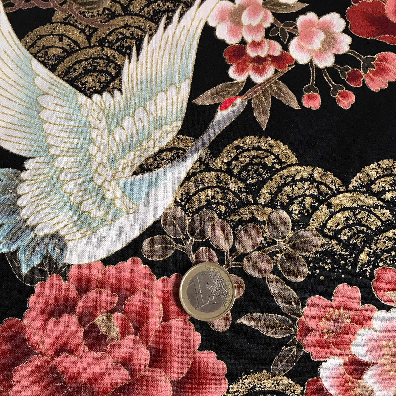 Tissu japonais  motif  traditionnel Grue fond noir coton 