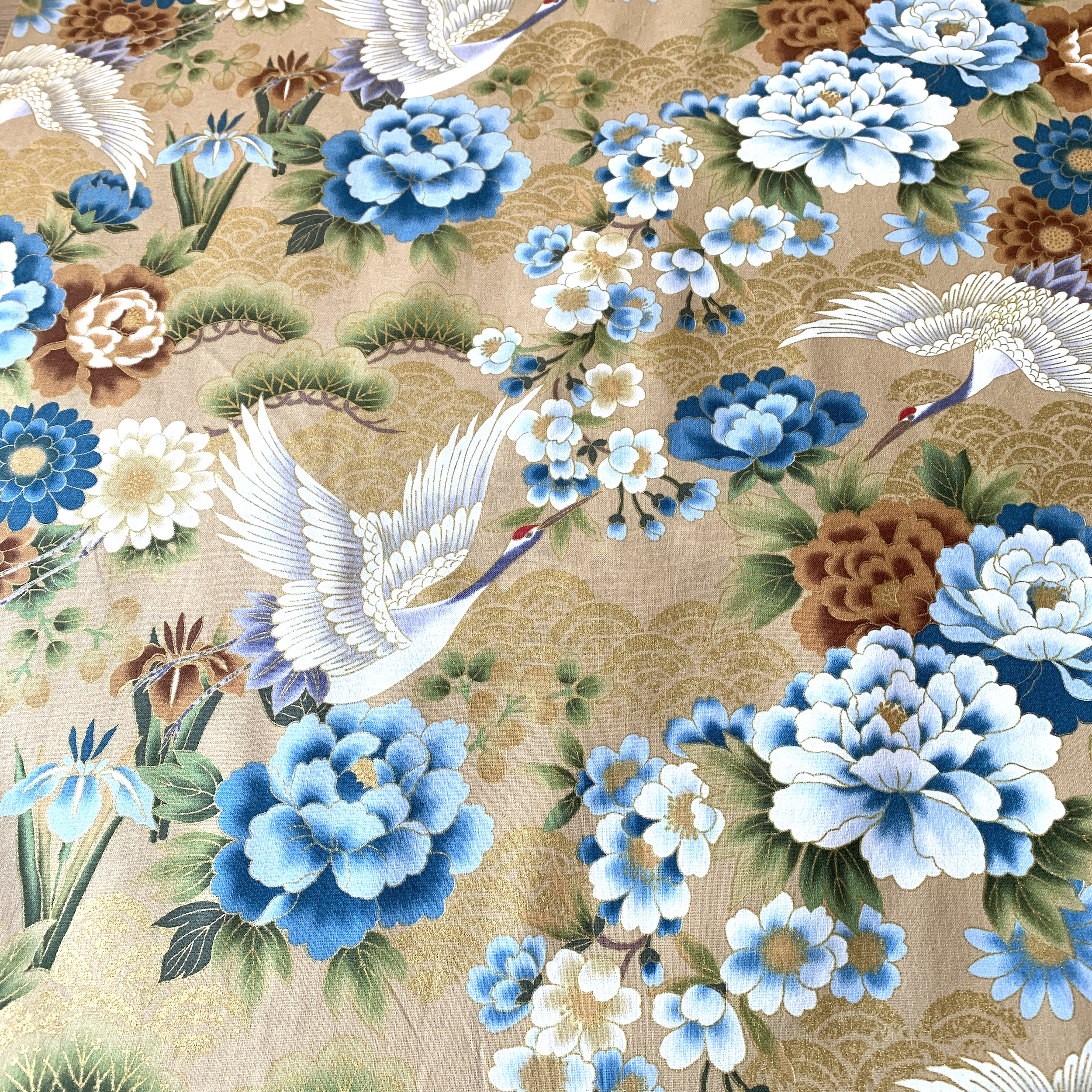  Tissu  japonais motif  traditionnel Grue fond beige coton 