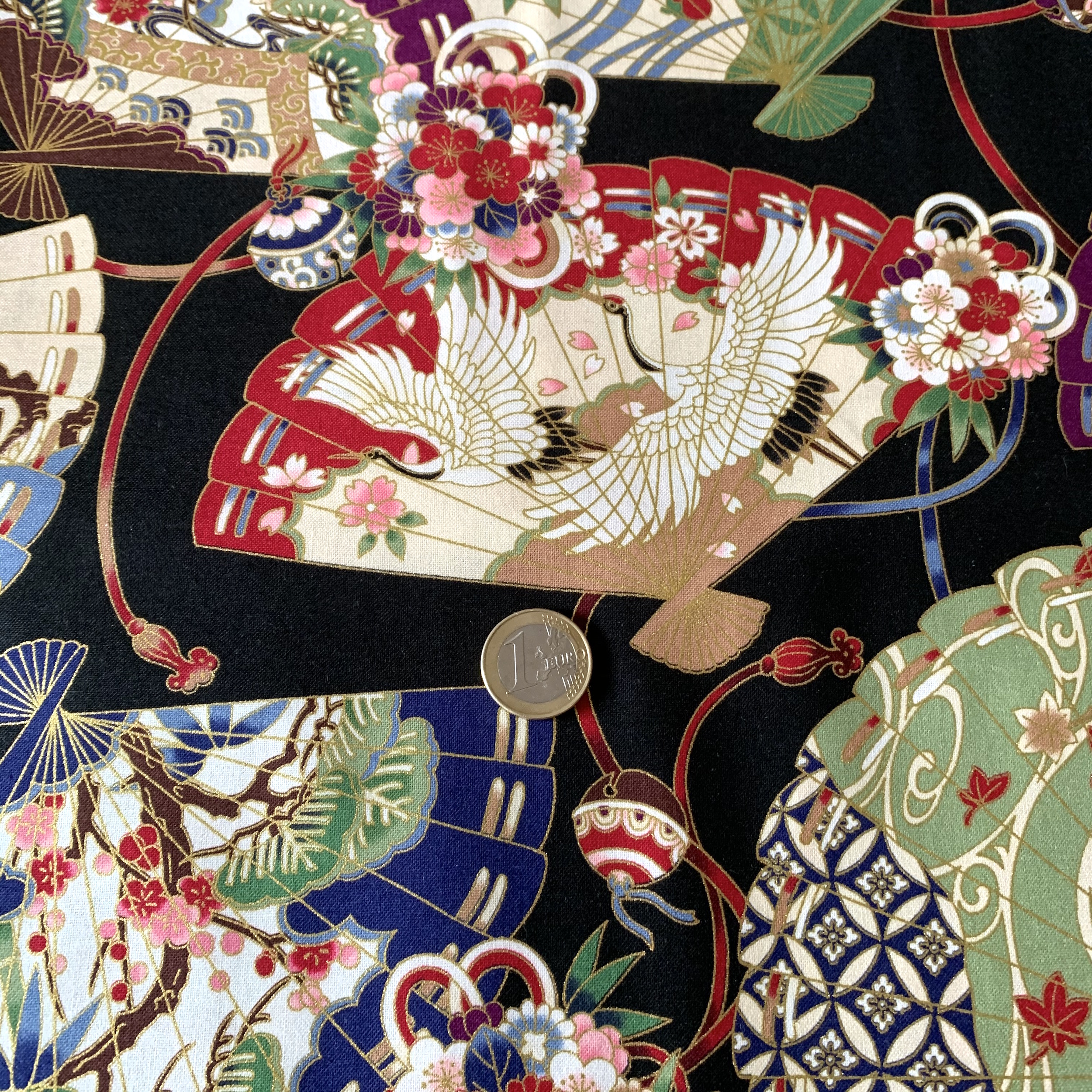  Tissu  japonais motif  traditionnel Fleurs et Eventails 